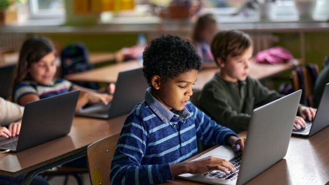 Early Computer Science Education Sparks Interest Early Computer Science Education Sparks Interest