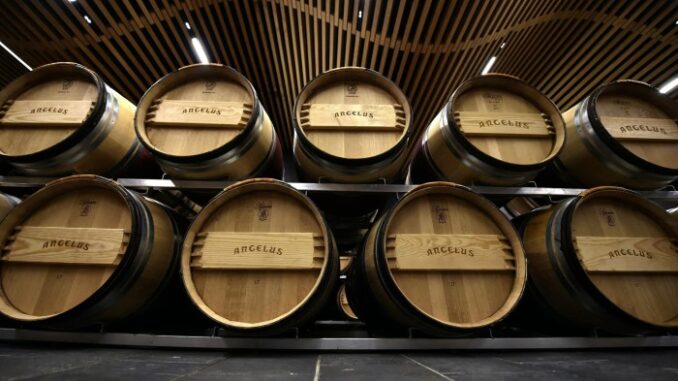 US tariffs on EU wine and spirits set at 15% US tariffs on EU wine and spirits set at 15% from August 1, Brussels says